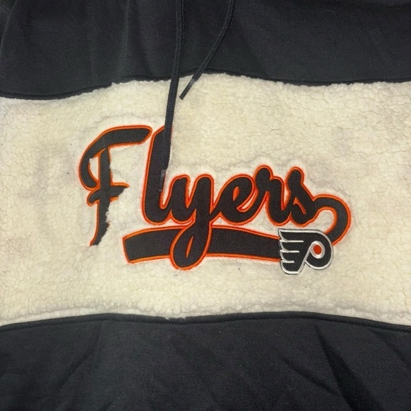 NWT Philadelphia Flyers NHL Hockey Fleece Hoodie Women’s M Sports Jersey Warm - Picture 3 of 13